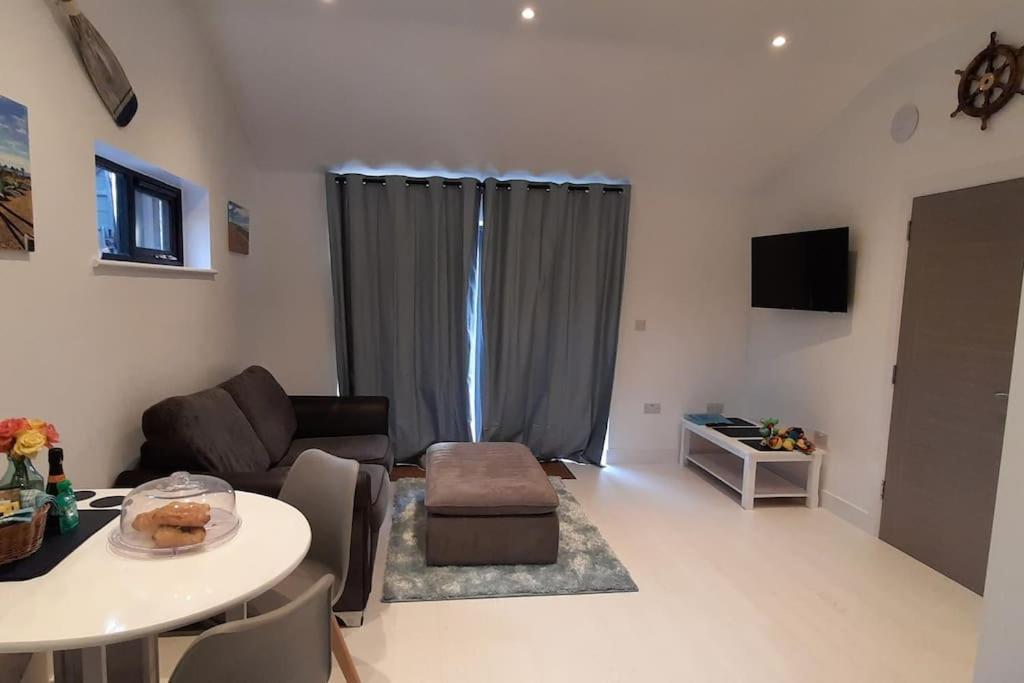 Sycamore Lodge Kent With Ev Zappi Type 2, Swimming Pool For A Fee Sellindge Εξωτερικό φωτογραφία